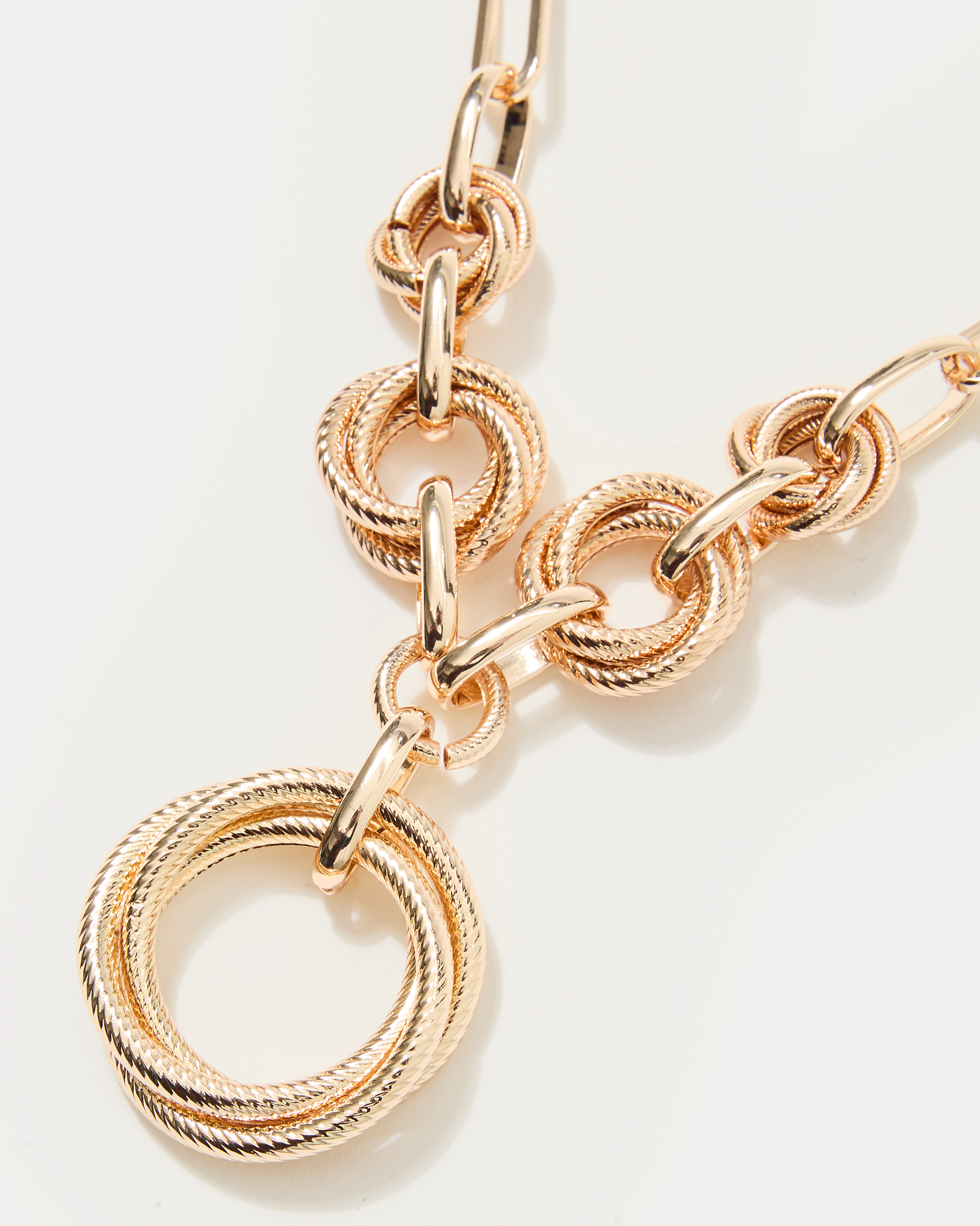Chevs Kiss Necklace